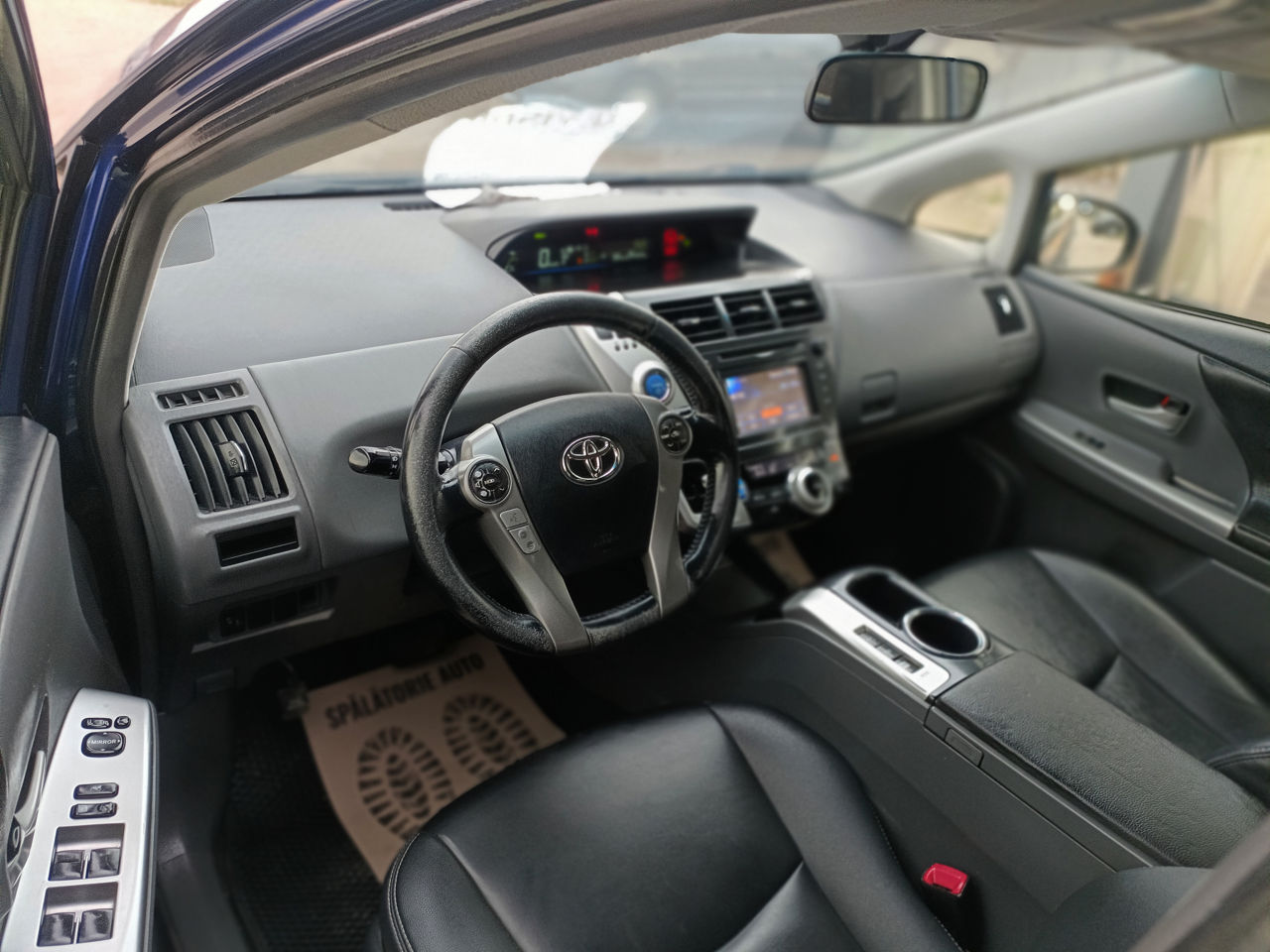 Toyota Prius + foto 6