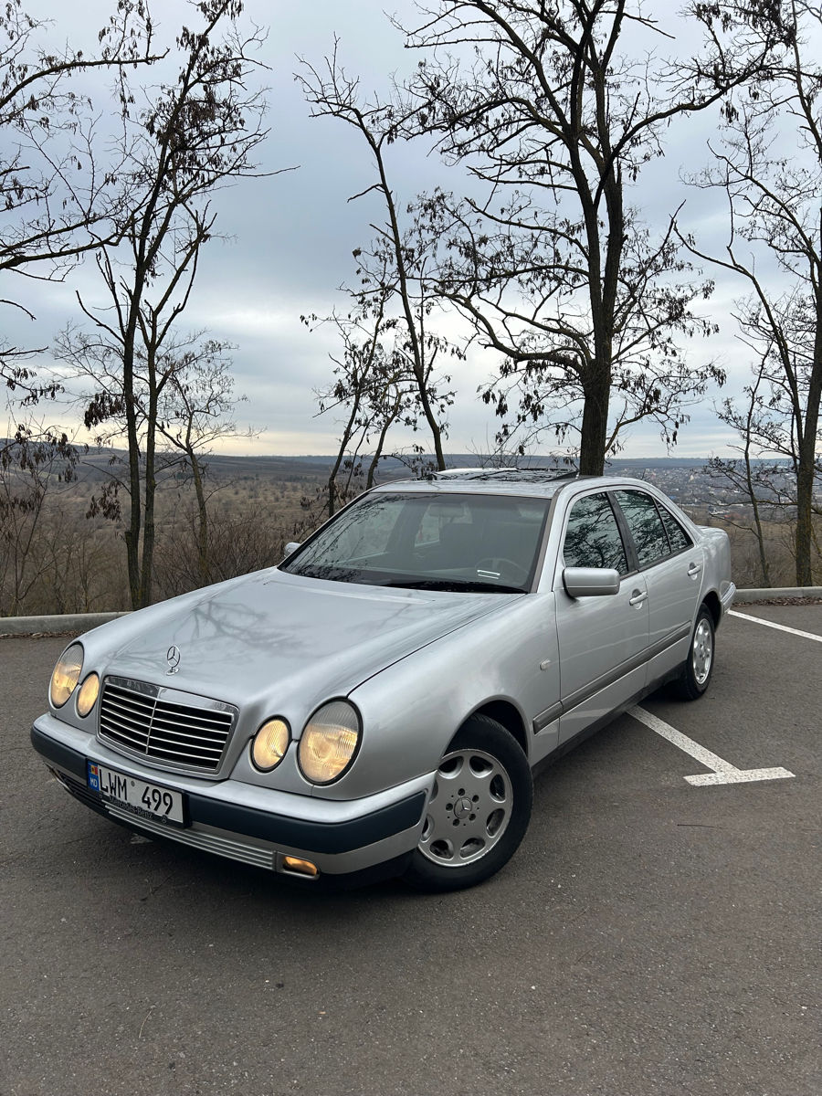 Mercedes E-Class foto 0