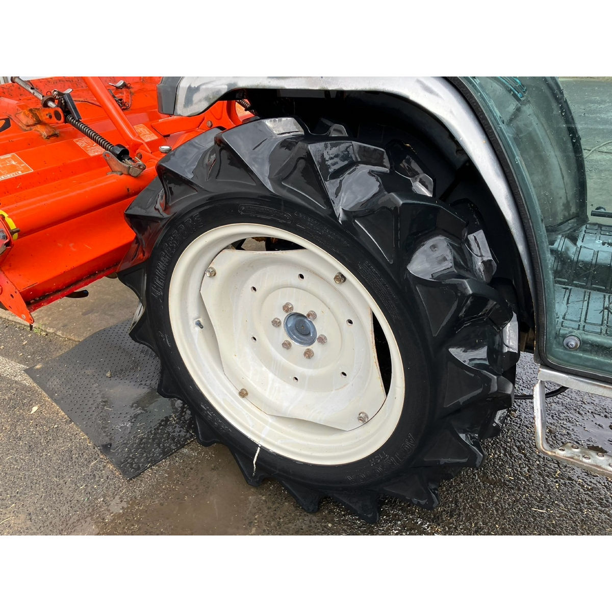 Kubota KT-30 este un tractor compact cu cabina + freza  foto 12