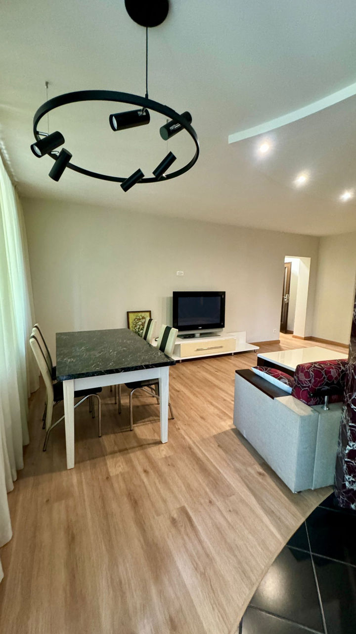 Apartament cu 2 camere, 78 m², Centru, Chișinău foto 3