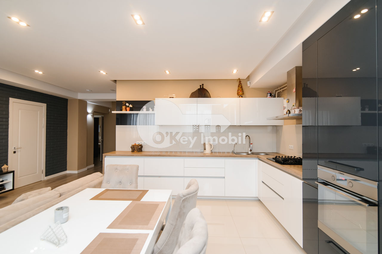 Apartament cu 3 camere, 90 m², Buiucani, Chișinău foto 2