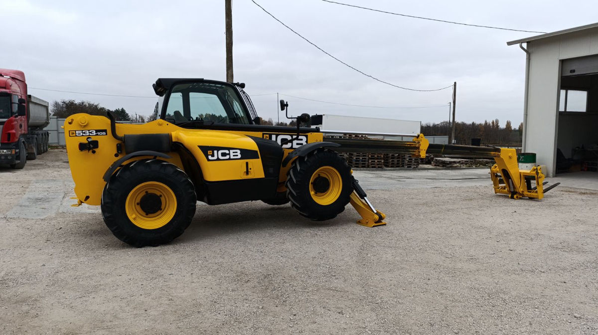 Încărcător telescopic JCB foto 0