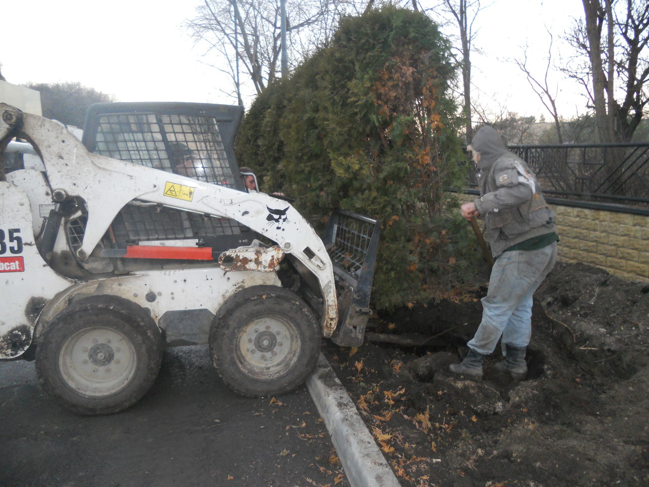 Разнорабочие. Бригада разнорабочих предлагает свои услуги. Raznorabocie