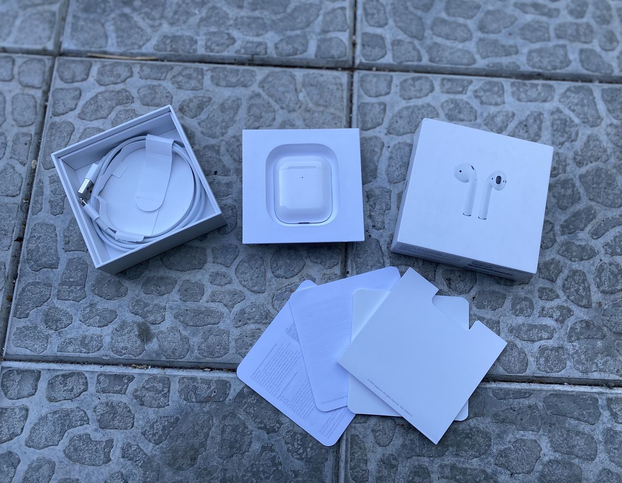 Airpods 2 Wireless Charging Case