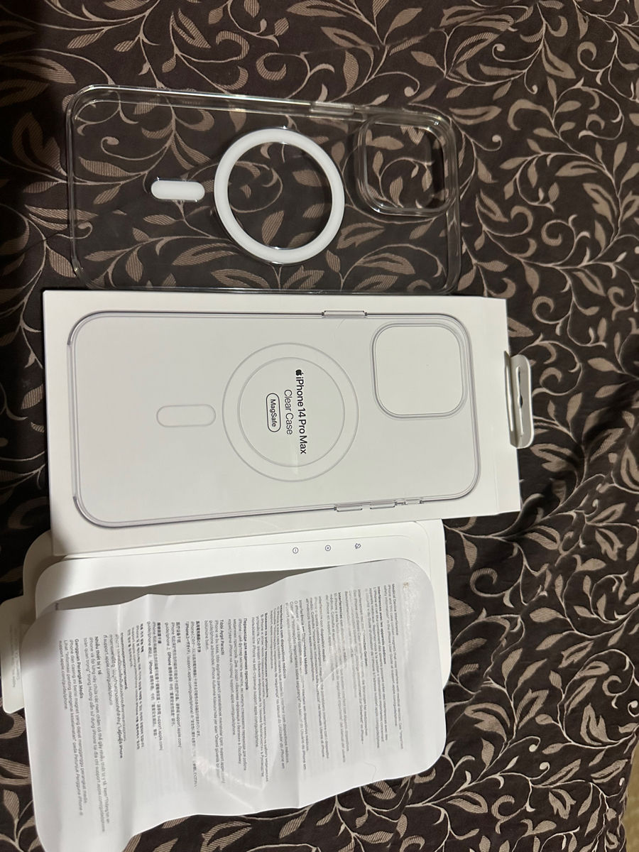 Продам оригинальный чехол 14 pro max MagSafe