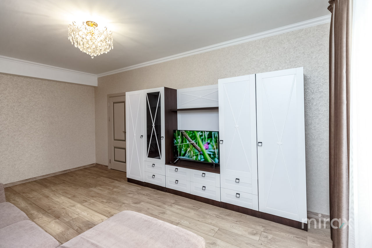 Apartament cu 2 camere, 80 m², Centru, Chișinău foto 5