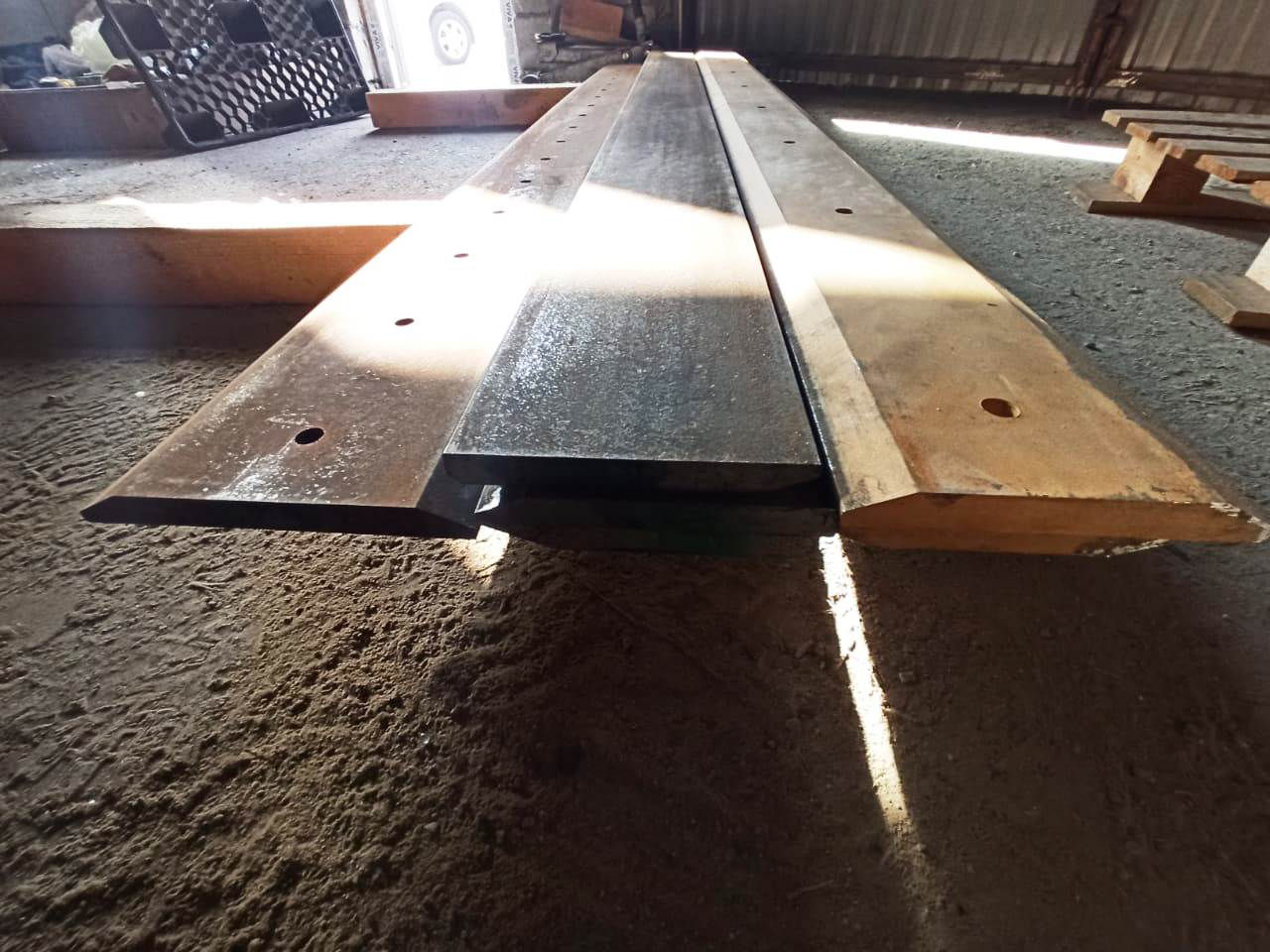 Нож, лезвие ковша Manitou из Hardox фото 0
