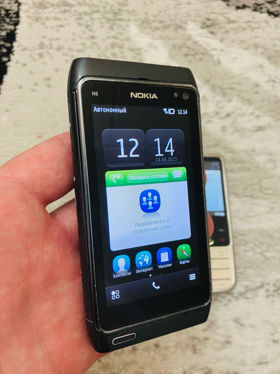 Nokia N8 - Nokia 6700 foto 2