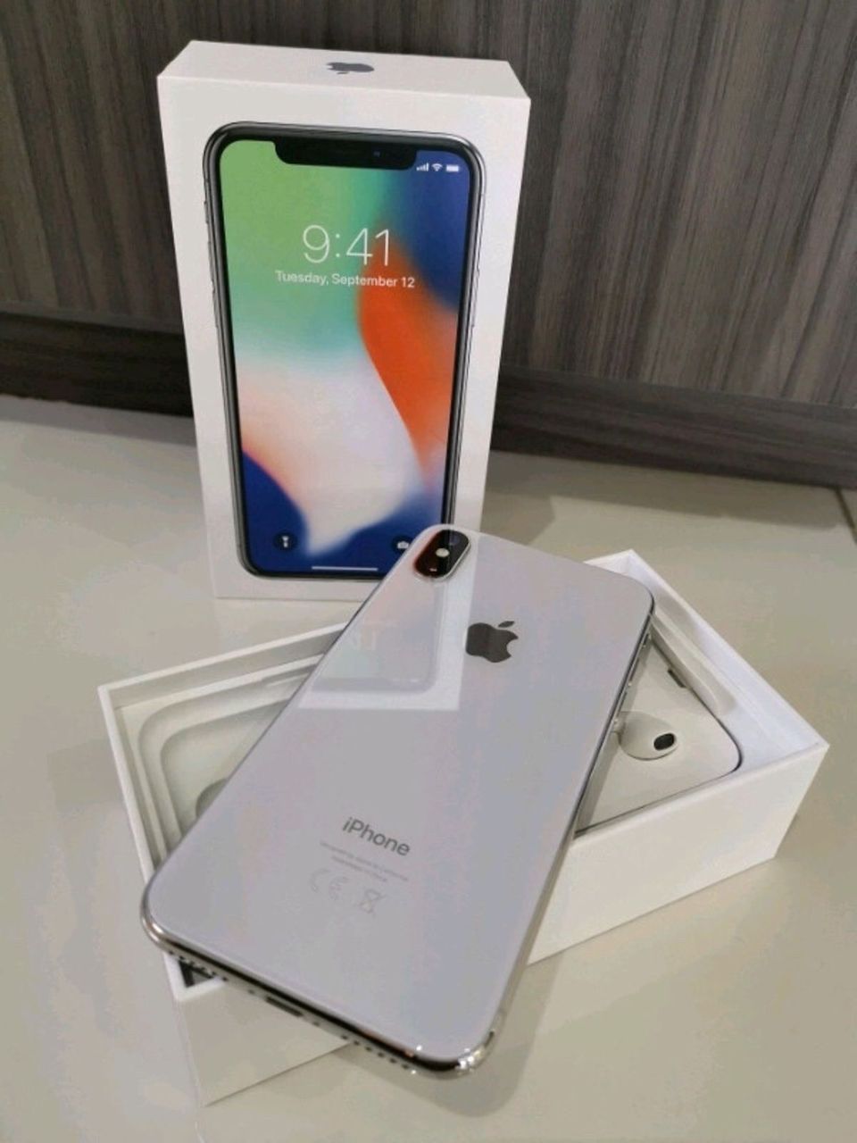 Apple iPhone X 256gb Silver - 480 evro . Состояние нового телефона.