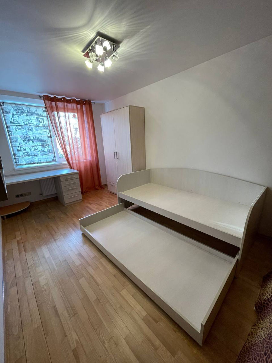 Apartament cu 2 camere, 70 m², Buiucani, Chișinău foto 8