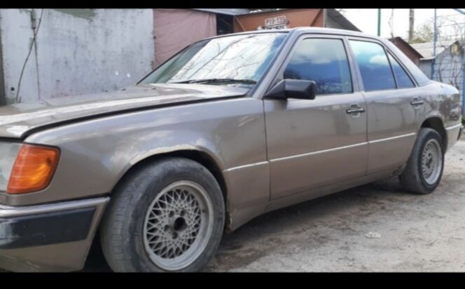 Mercedes E Class foto 1
