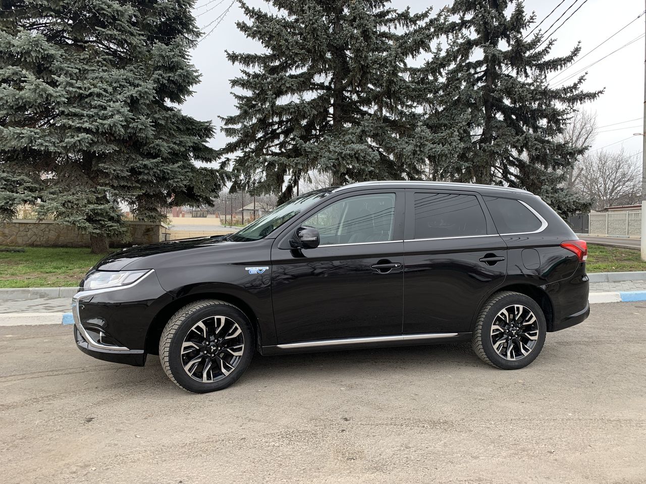 Mitsubishi outlander тип кузова