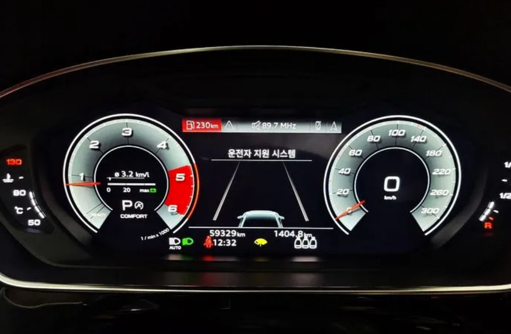 Audi A8 фото 6