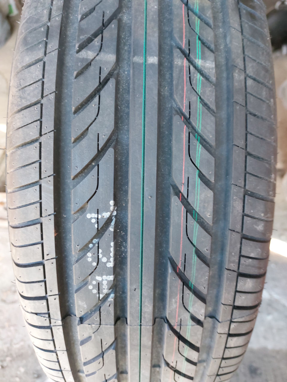215/60 R16 продам резину 1 штука, под запаску или для других целей. фото 2