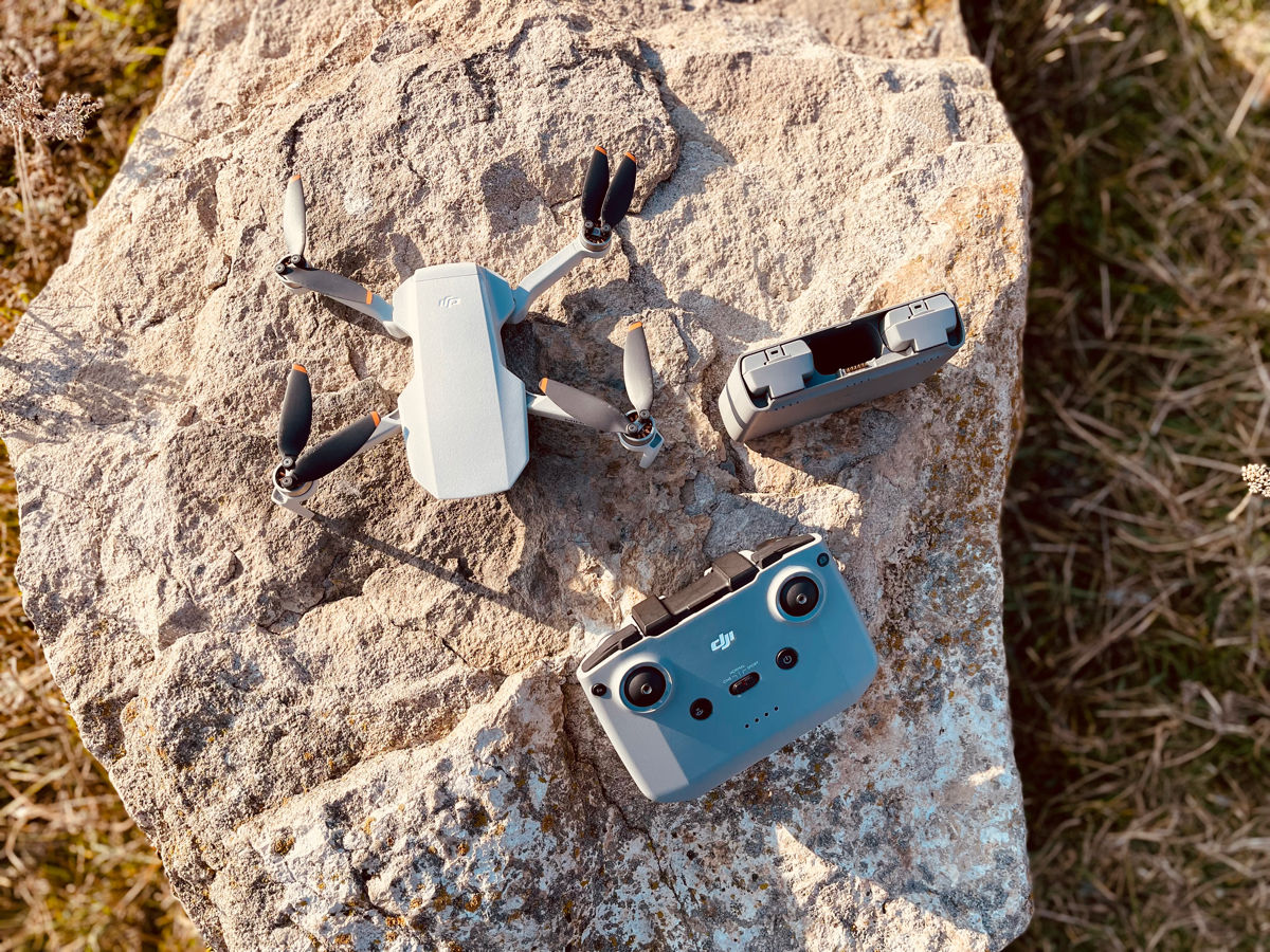 De vânzare: Dronă DJI Mini 2 Fly More Combo – Stare ideală! фото 2