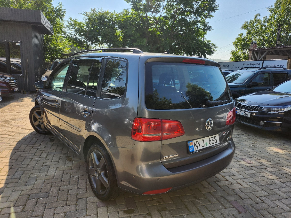 Volkswagen Touran foto 2