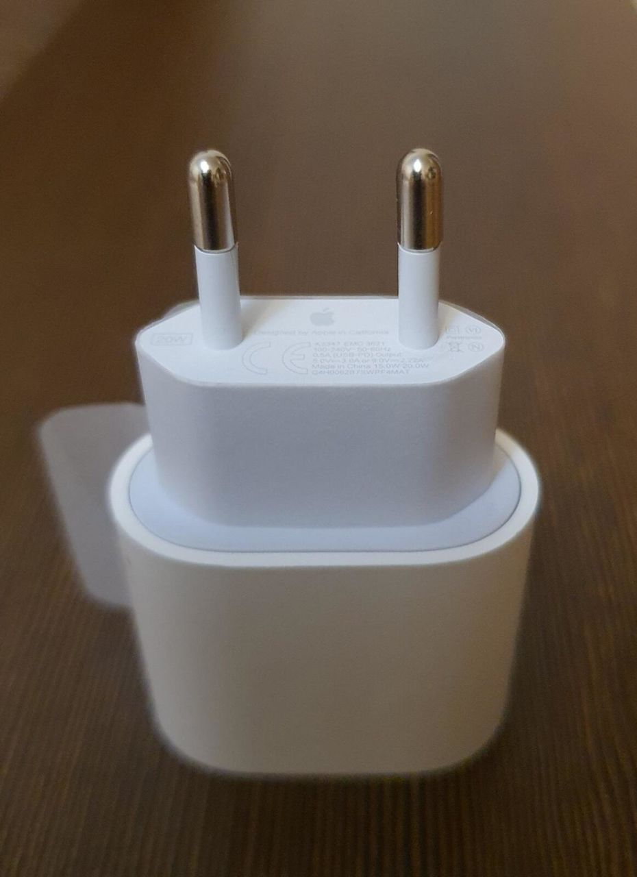 Адаптер питания Apple 20W USB-C Power Adapter, Lightning to USB Cable