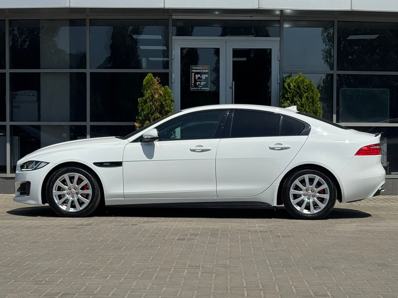 Jaguar XE — фото 4