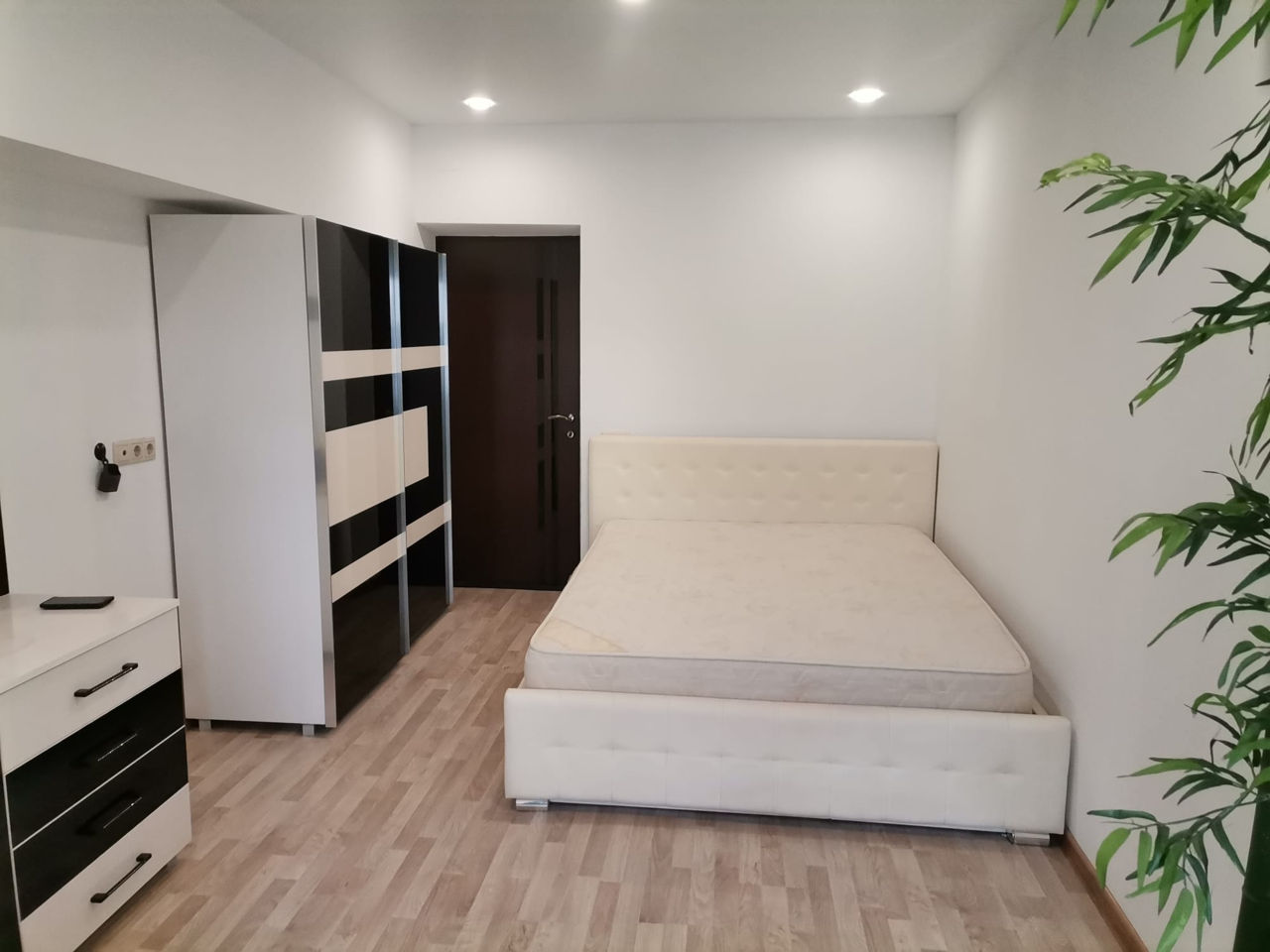 Apartament cu 4 camere,  Centru,  Chișinău mun. foto 2