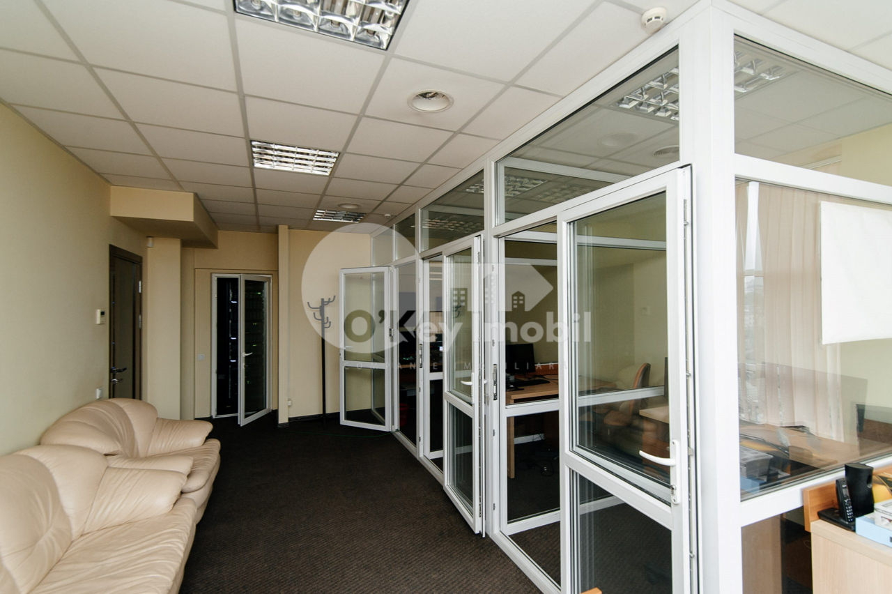Oficiu cu o suprafață de 300 mp, Centru, 450000 € ! foto 6