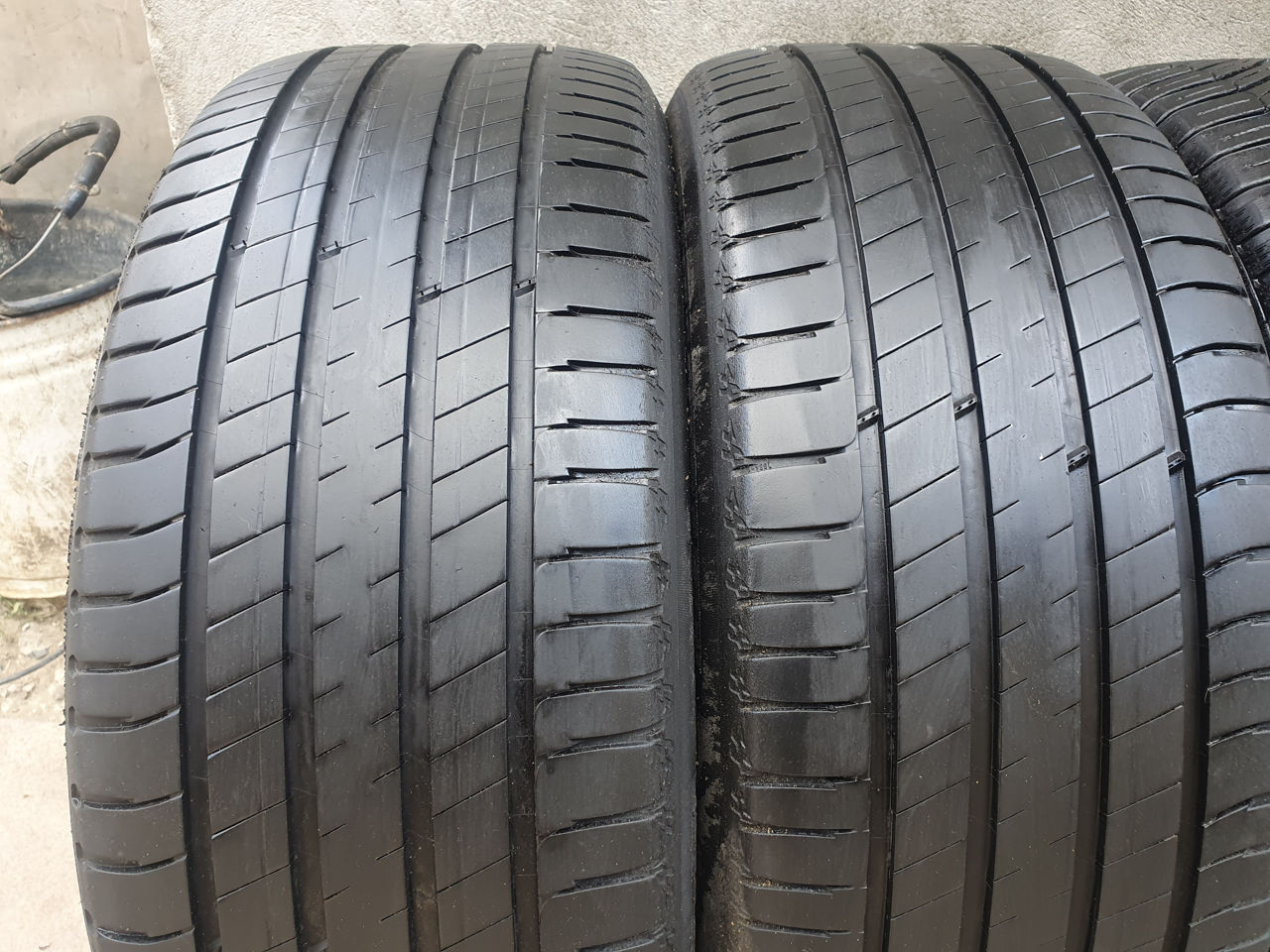 255/45/ R20- Michelin.
