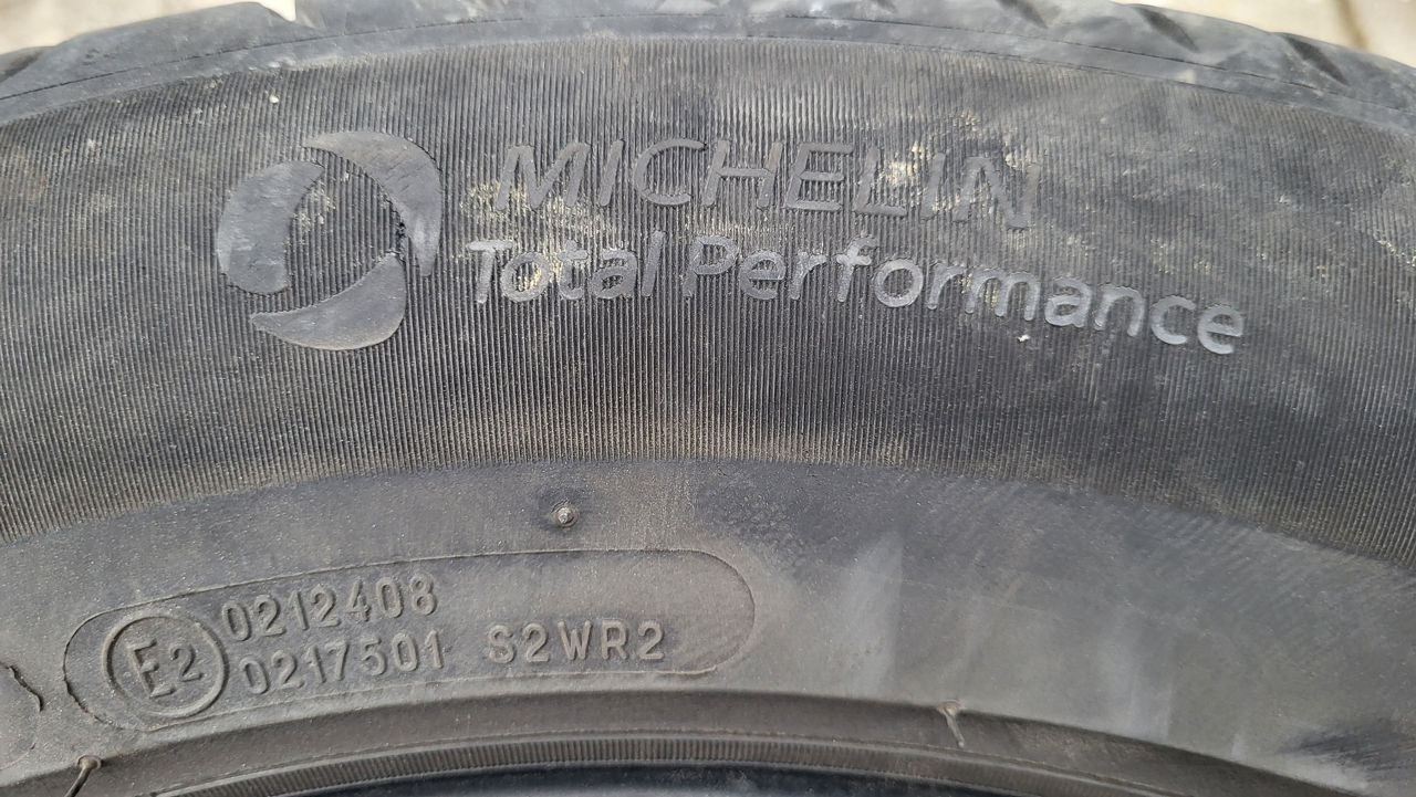 R17 215/60 Michelin foto 3