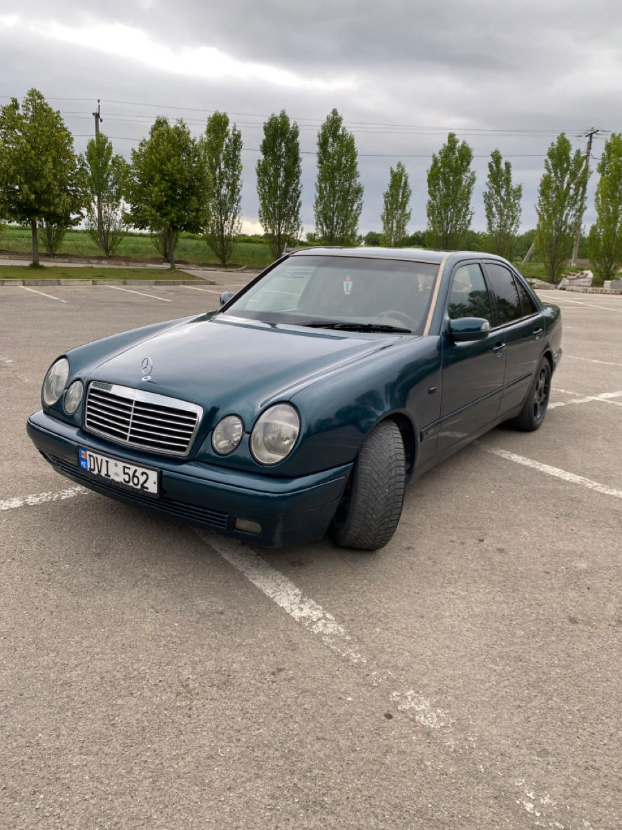 Mercedes E Class foto 1