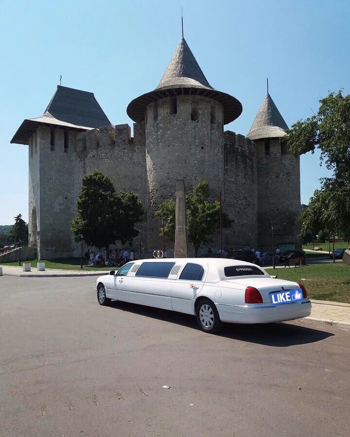 Недорого Mercedes S-klass .Самый популярный американский лимузин Lincoln Town Car фото 2
