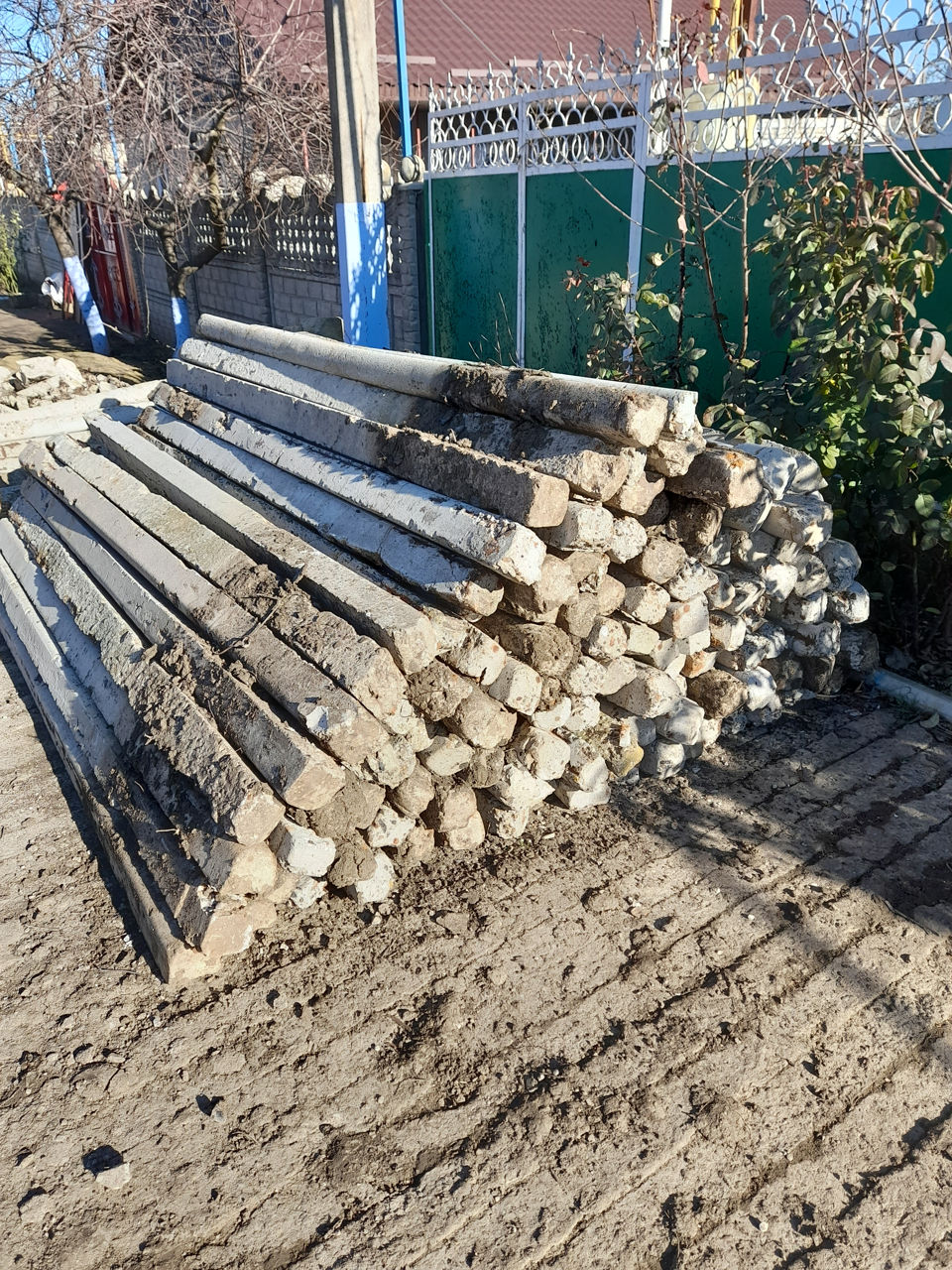 Vând piloni de beton destinați pentru viță de vie . Basarabeanca-Comrat ...