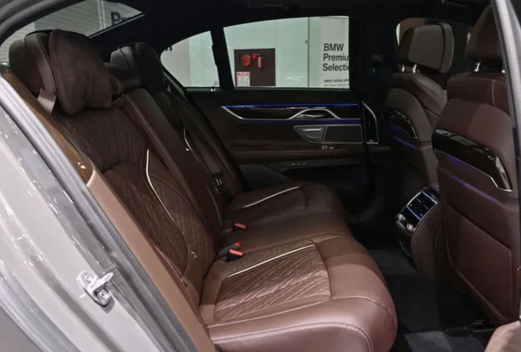 BMW 7 Series foto 11
