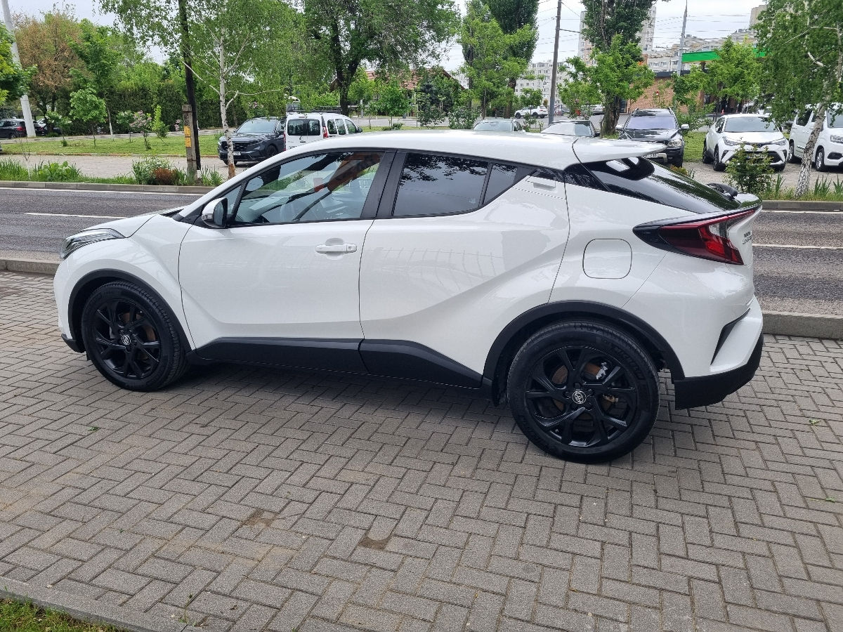 Toyota C-HR 2023 photo 8