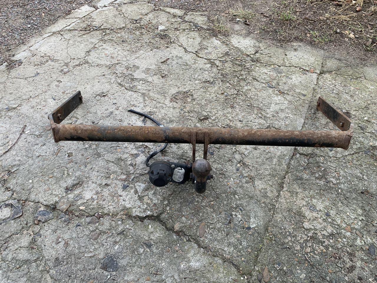 Фаркоп Thule Skoda Rumster