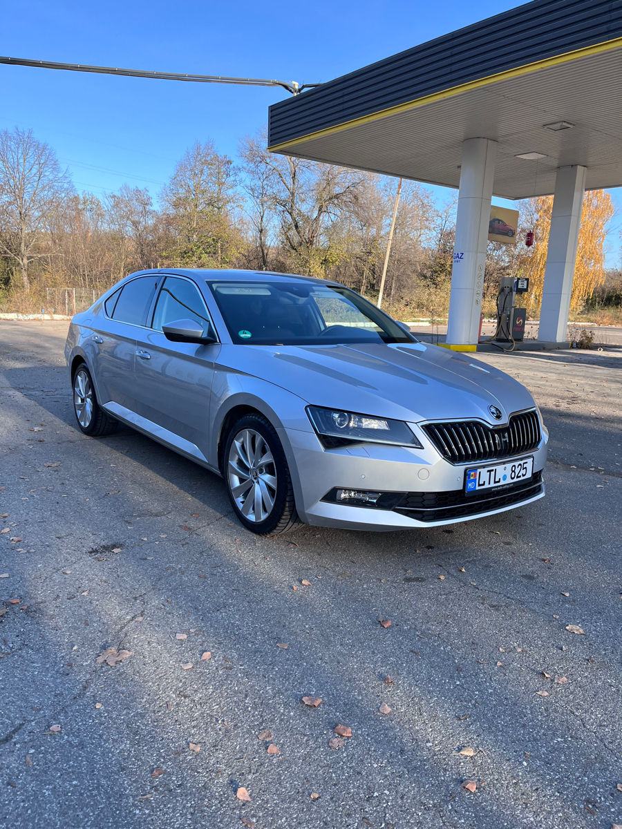 Skoda Superb foto 1