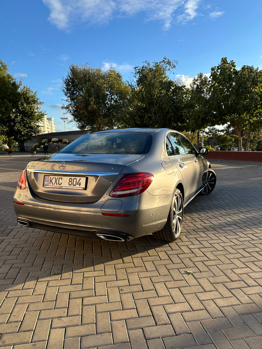 Mercedes E-Class foto 2