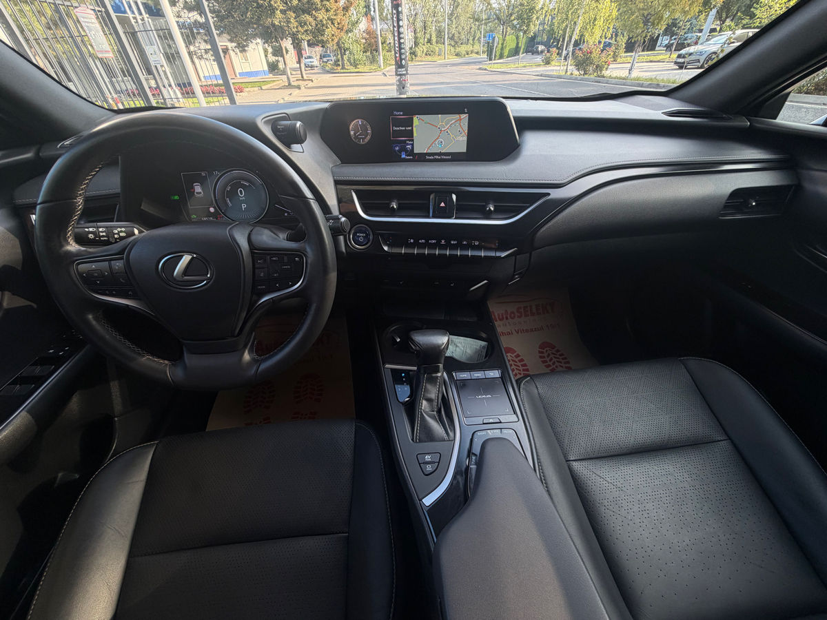 Lexus UX 2020 photo 14