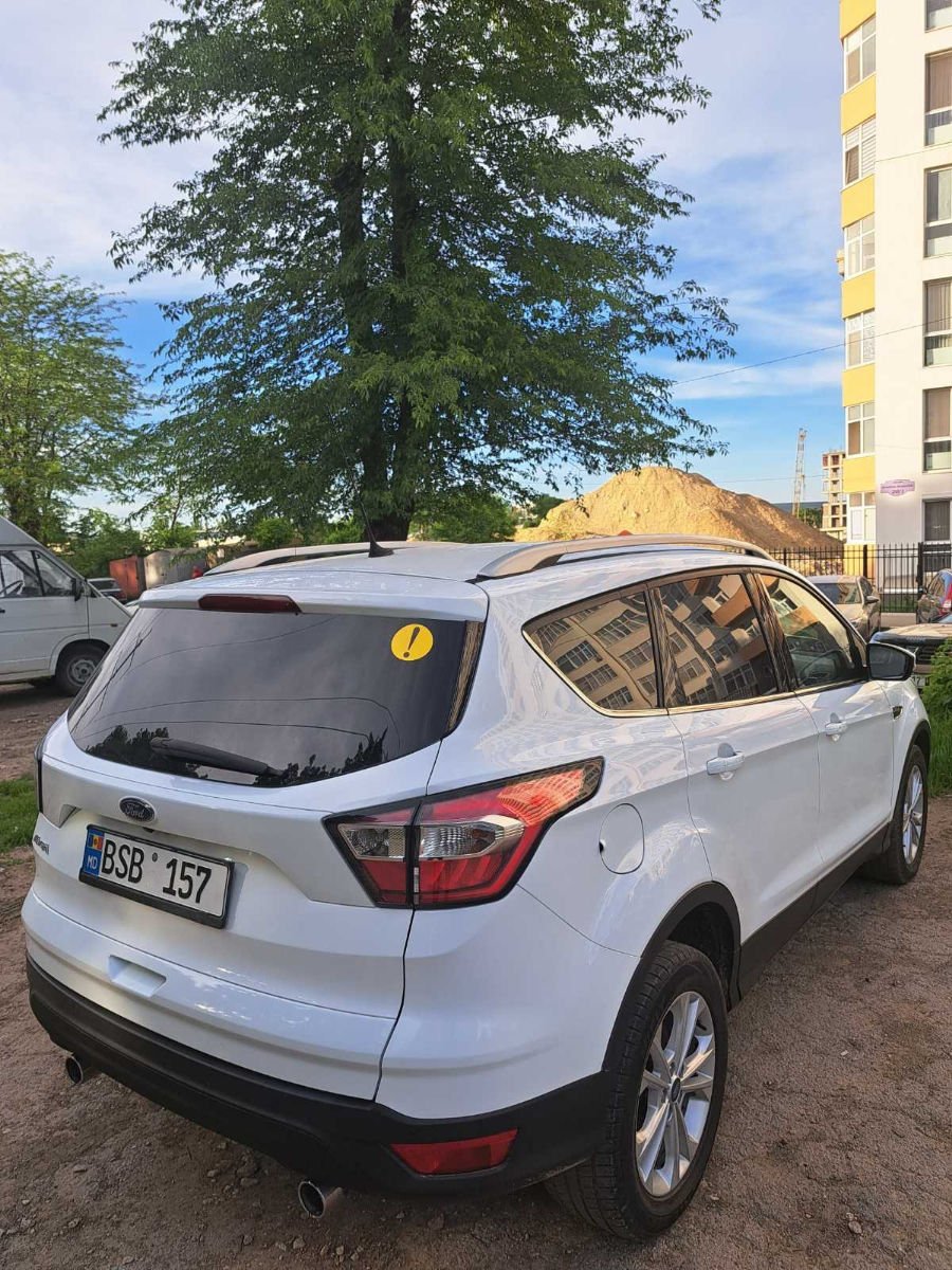 Ford Kuga foto 2