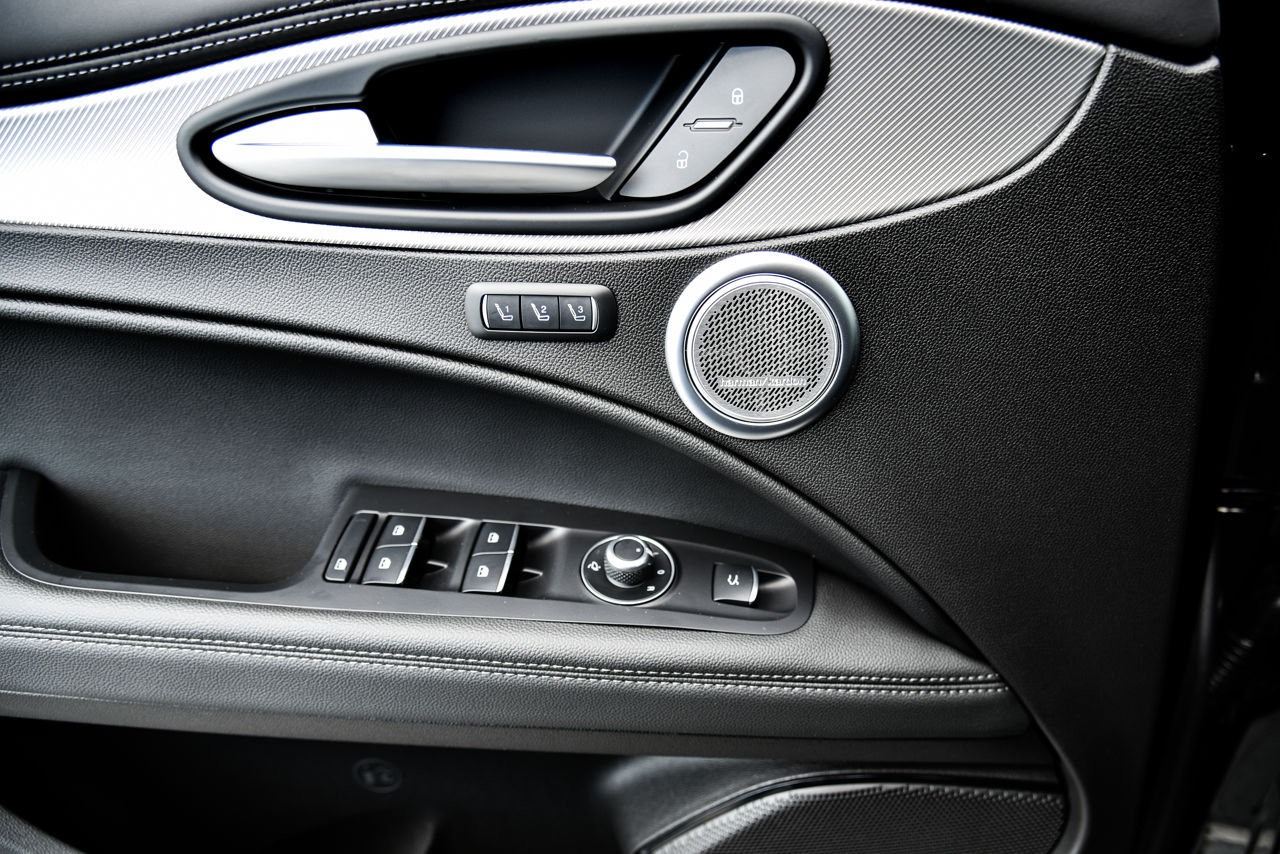 Alfa Romeo Stelvio foto 4