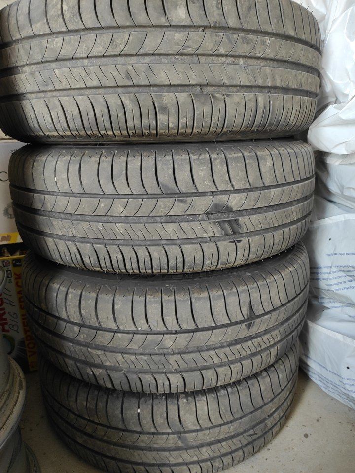 205/60 R16 Michelin