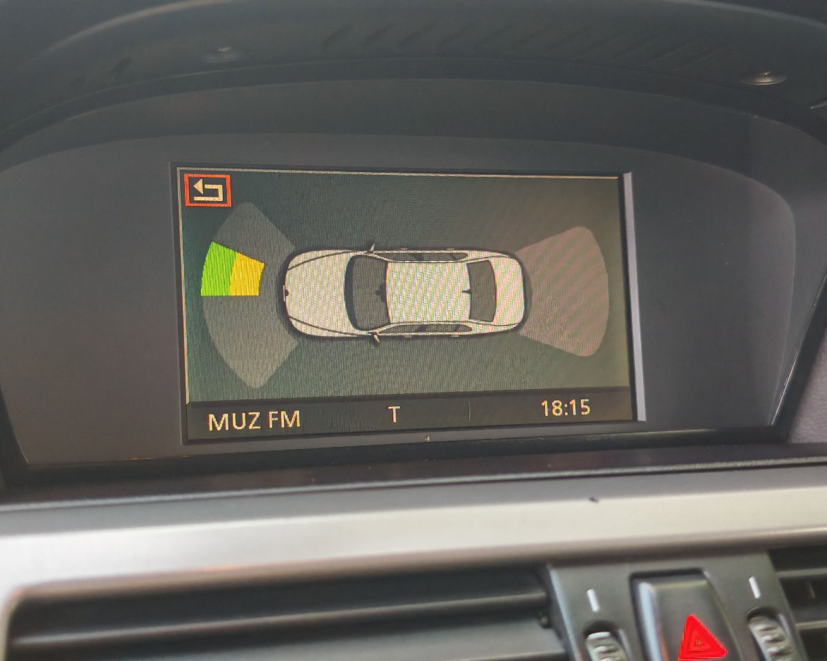BMW 5 Series фото 12