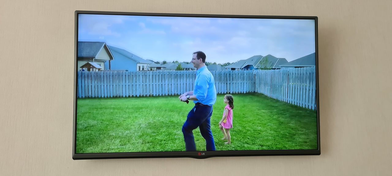 Urgent LG mare LED Smart 3D Youtube diagonala 108cm foto 1