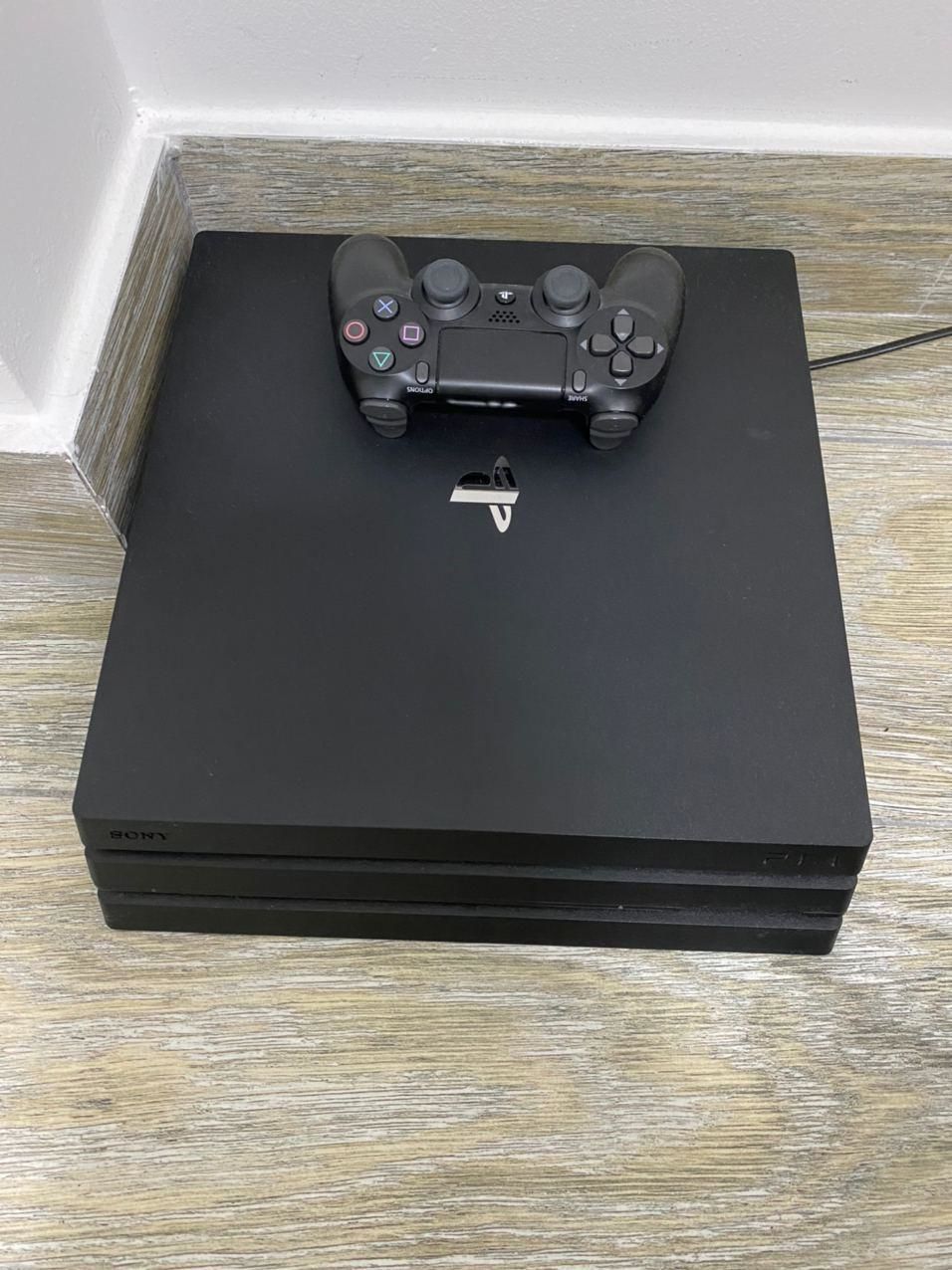Sony PlayStation 4 Pro 1TB - 260 Evro - Как новая