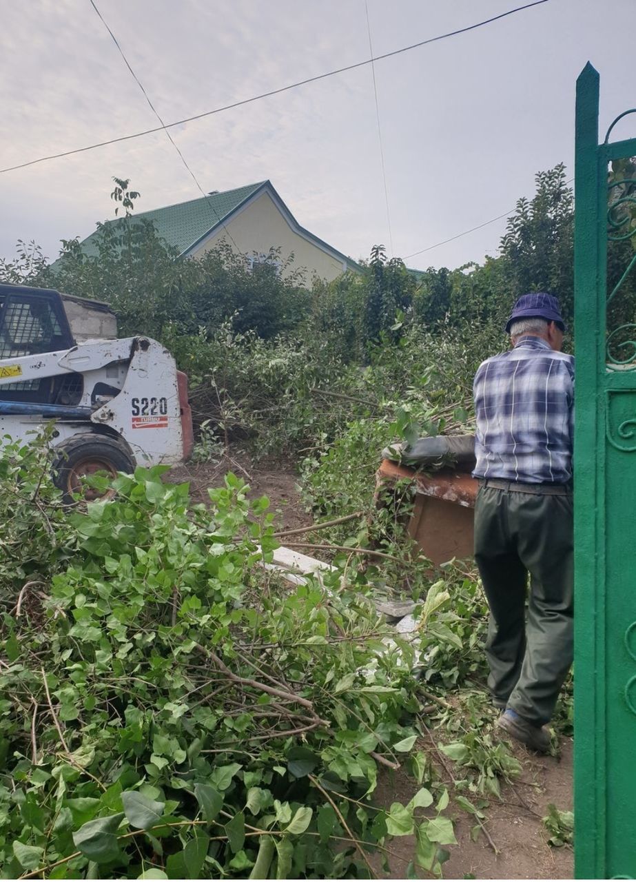 Curatarea terenurilor,indreptarea lor,servicii de terasament foto 1