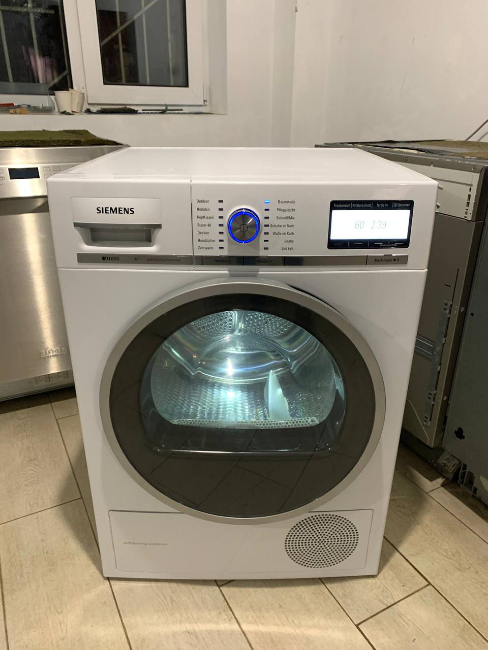 Сушильная машина Siemens IQ800 с тепловым насосом