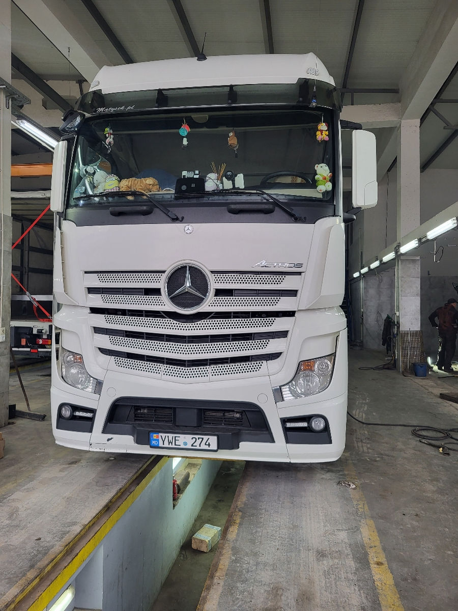 Mercedes Mercedes actros 1845 foto 1