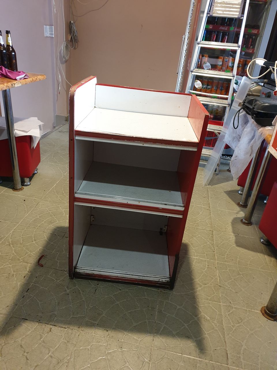 Тумбы, перегородки,книжные полки, МДФ-столешницы