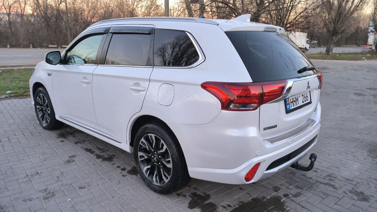 Mitsubishi Outlander foto 6