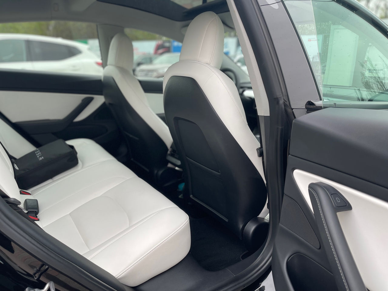 Tesla Model 3 foto 14