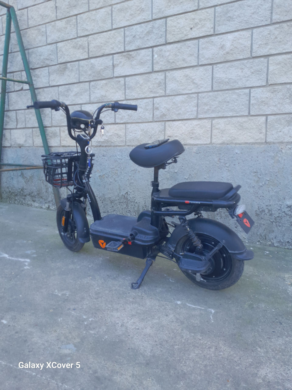 Vind bicicleta electrica,bateria tine 20 km nu are defecte foto 3