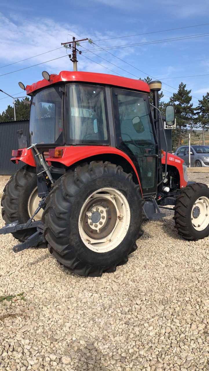 Se vinde tractor second hand  Kioti DK551 foto 4