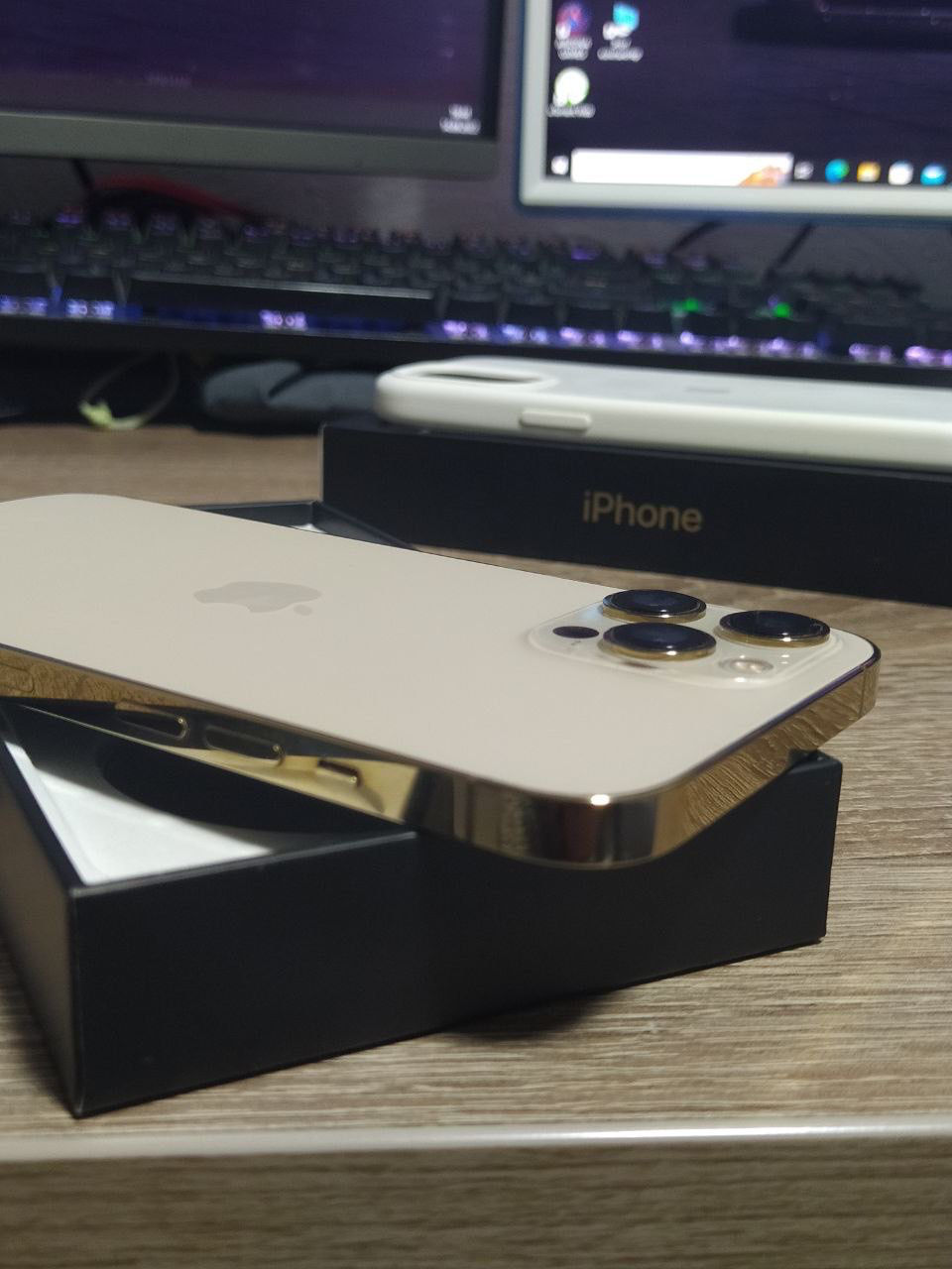 Продам айфон 12 про Макс 512gb